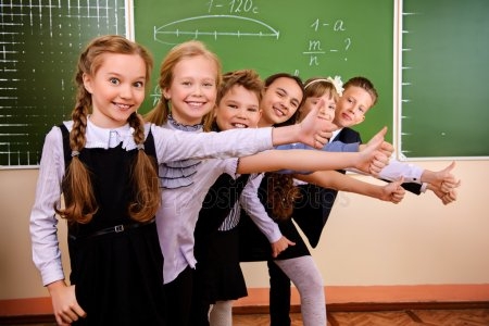 Зеленский разрешил ученикам не носить школьную форму