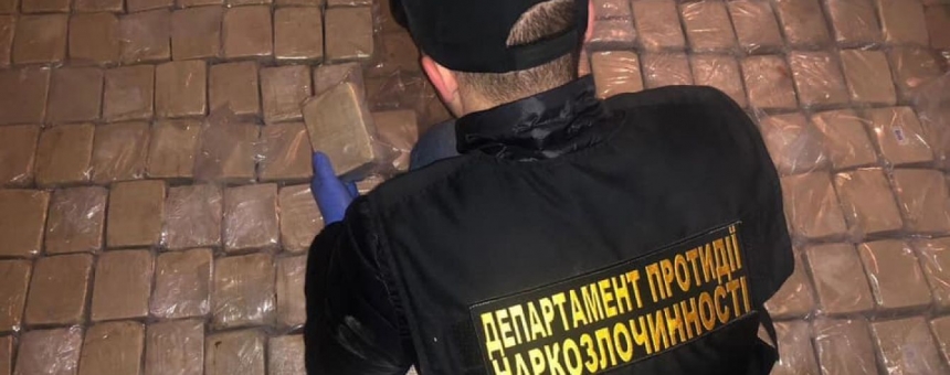 Во Львове задержали группу наркоторговцев, в составе которых был полицейский