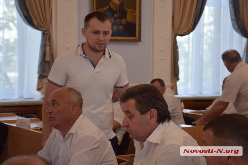 Активист пожурил депутата за частые прогулы комиссии ЖКХ