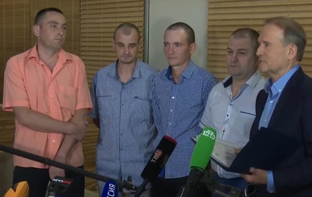 В Минск из Донбасса прибыли четверо освобожденных украинских пленных