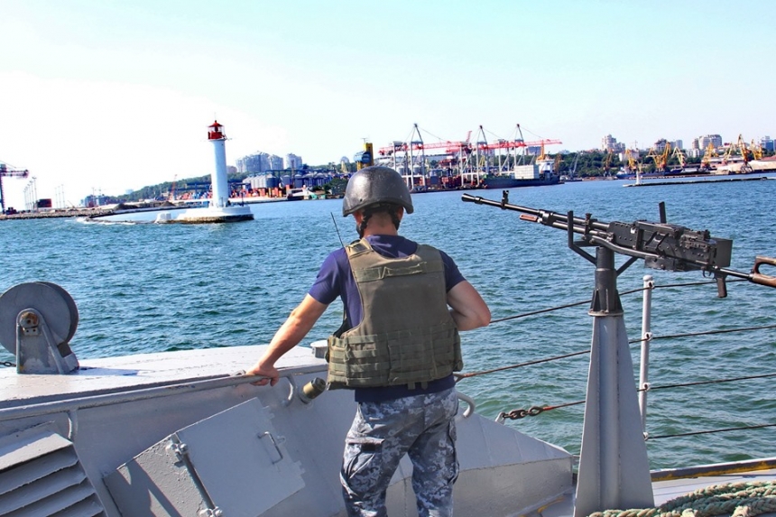 Украинский фрегат «Гетьман Сагайдачный» провел боевые учения в Черном море
