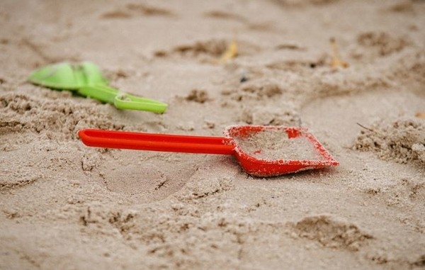 Во Львовской области 7-летнего мальчика насмерть засыпало песком