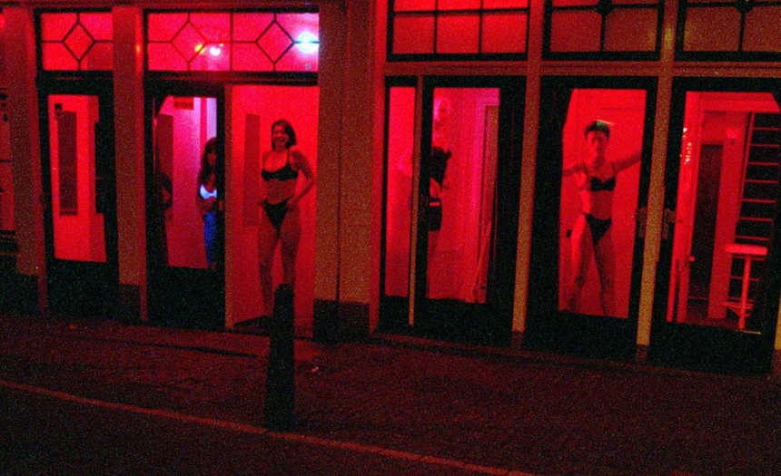 В Амстердаме хотят закрыть улицу красных фонарей