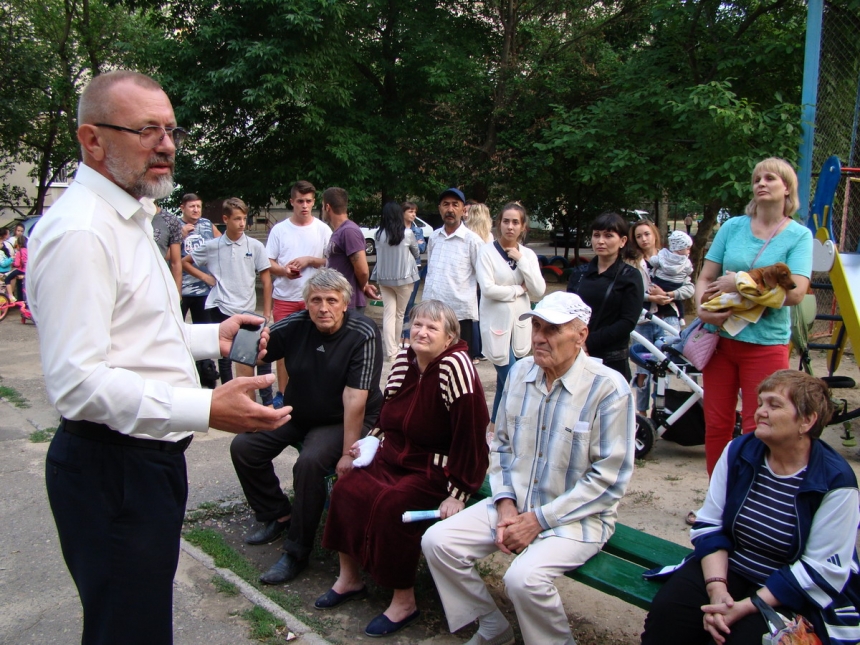 Владимир Тимошин встретился с жителями Северного: обсудили пенсионную реформу и другие наболевшие вопросы