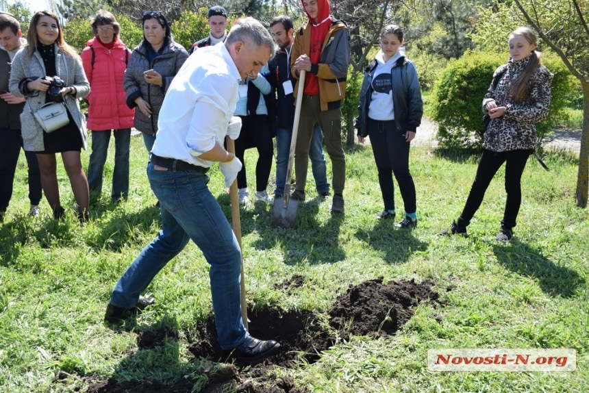 Мэр Николаева хочет, чтобы каждый старшеклассник высадил дерево