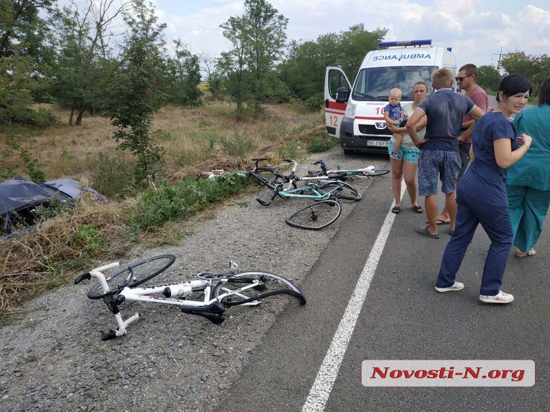 ÐÐ¾Ð´ ÐÐ¸ÐºÐ¾Ð»Ð°ÐµÐ²Ð¾Ð¼ Ð°Ð²ÑÐ¾Ð¼Ð¾Ð±Ð¸Ð»Ñ Ð²ÑÐµÐ·Ð°Ð»ÑÑ Ð² Ð³ÑÑÐ¿Ð¿Ñ Ð´ÐµÑÐµÐ¹-Ð²ÐµÐ»Ð¾ÑÐ¸Ð¿ÐµÐ´Ð¸ÑÑÐ¾Ð² â ÑÐµÑÑÐµÑÐ¾ Ð¿Ð¾ÑÑÑÐ°Ð´Ð°Ð²ÑÐ¸Ñ