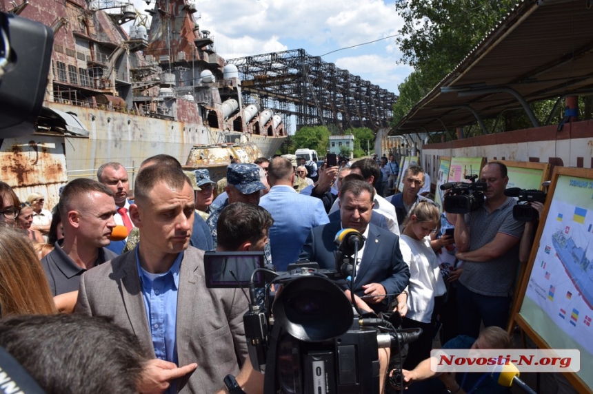 Как Владимир Зеленский побывал на крейсере «Украина» в Николаеве. ФОТОРЕПОРТАЖ