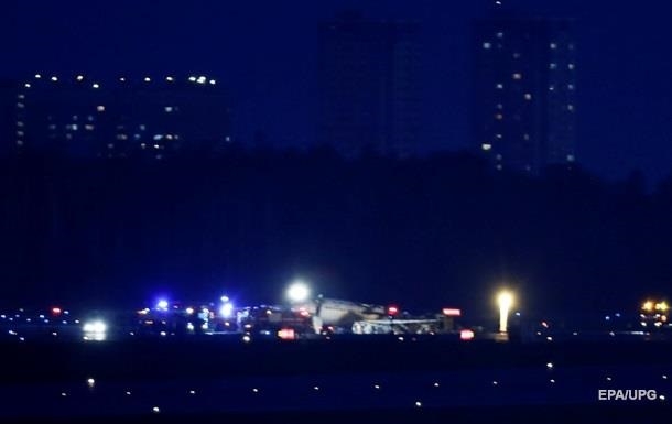 В Москве из-за задымления эвакуировали самолет: пострадали 8 человек
