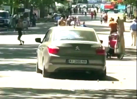 В Николаеве автомобиль проехал по главной пешеходной улице города