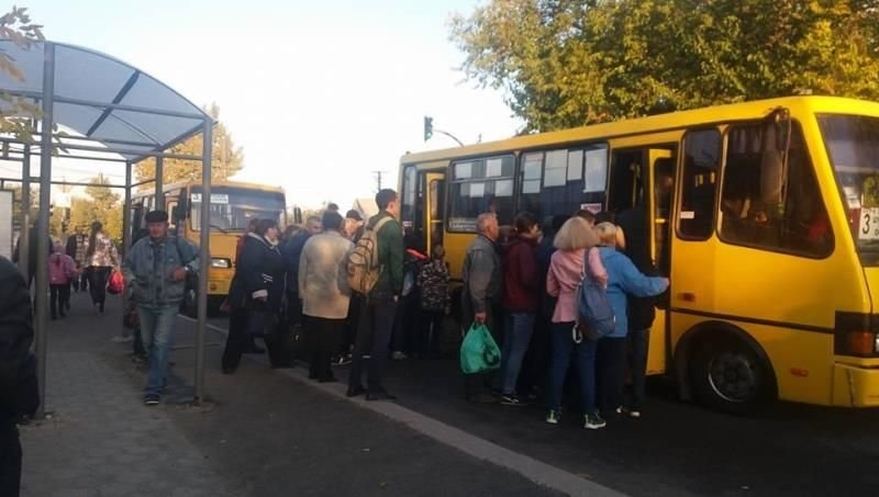 В Херсоне пенсионерка «брала штурмом» маршрутку и сломала шейку бедра