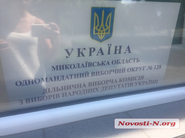 В Николаеве избиратель сфотографировала свой бюллетень