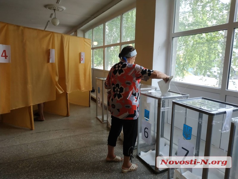 В Николаевской области на 16.00 проголосовали 35,4% избирателей