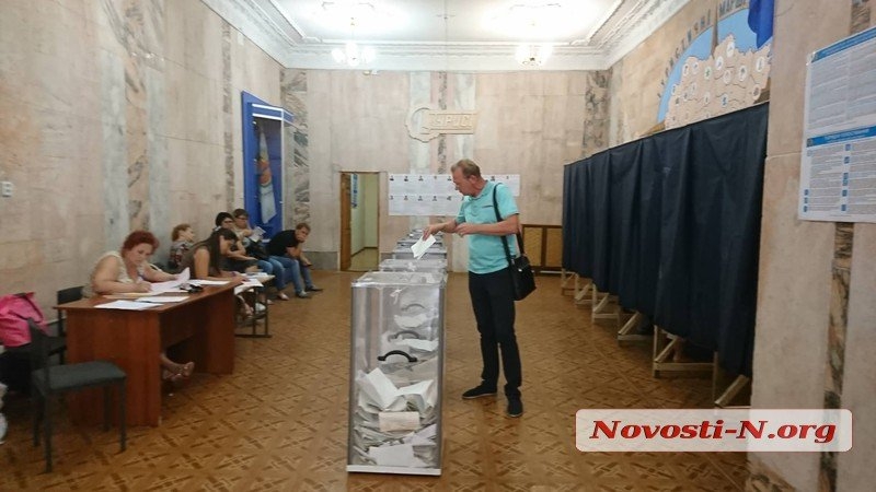 На 127 округе в Николаеве, где до сих пор не посчитали голоса, потеряли 6 бюллетеней