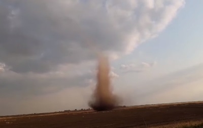 В Херсонской области пронесся смерч. ВИДЕО