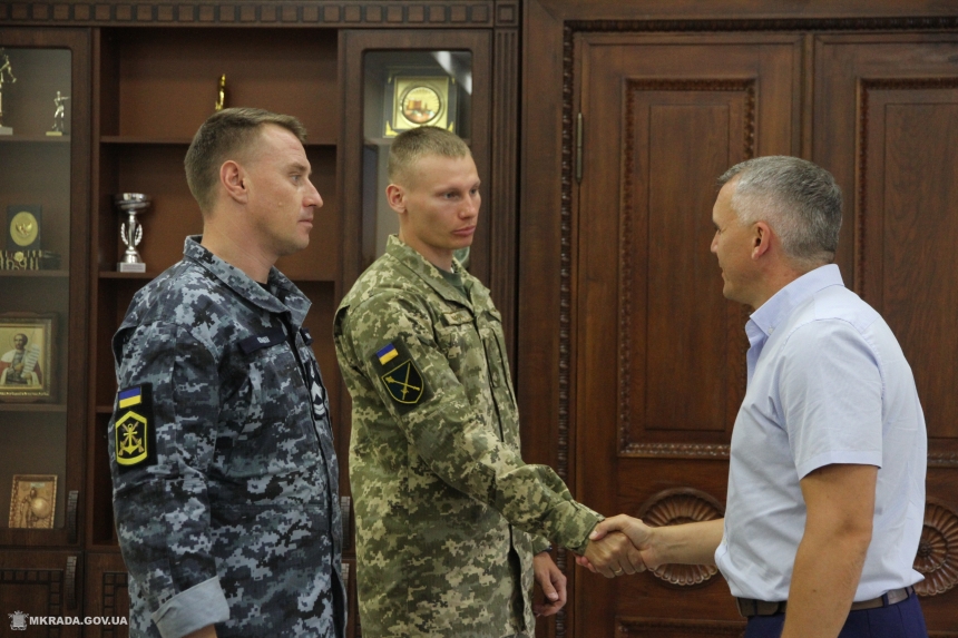 В Николаеве двое военнослужащих ВСУ получили ордера на квартиры 