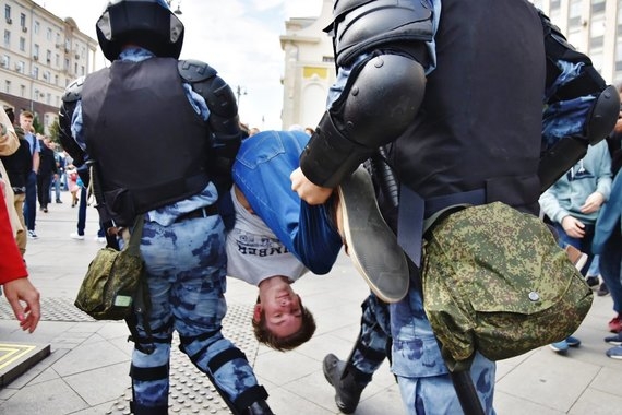 Число задержанных в Москве выросло почти до 700 человек