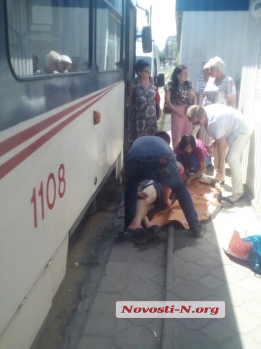 В «Николаевэлектротрансе» сообщили, что выпавший из трамвая пассажир был пьян