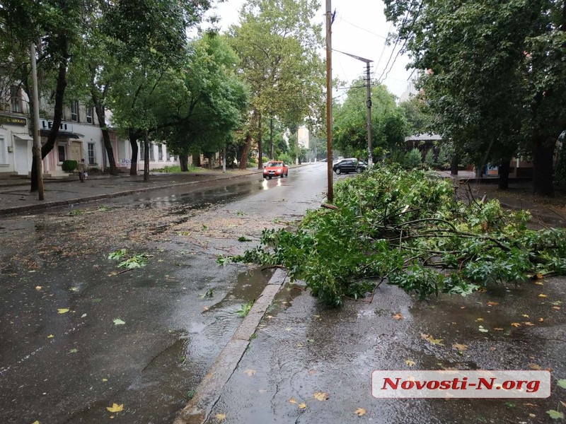 В Николаеве дождь продолжается более 14 часов