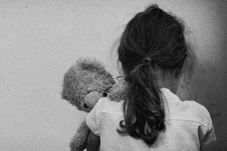В Харькове 10-летнюю девочку год насиловал сожитель ее бабушки