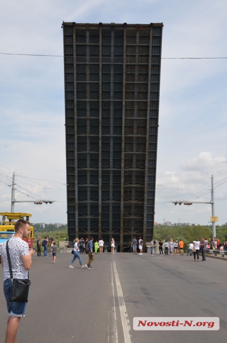 Ð ÐÐ¸ÐºÐ¾Ð»Ð°ÐµÐ²Ðµ ÑÐ°Ð·Ð²ÐµÐ»Ð¸ Ð¼Ð¾ÑÑÑ â Ð´ÐµÑÐ°Ð½ÑÐ½ÑÐ¹ ÐºÐ¾ÑÐ°Ð±Ð»Ñ Ð·Ð°ÑÐµÐ» Ð½Ð° ÑÐµÐ¼Ð¾Ð½Ñ