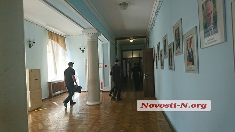По всей Украине заминировали администрации и госпредприятия — в мэрии Николаева ищут взрывчатку
