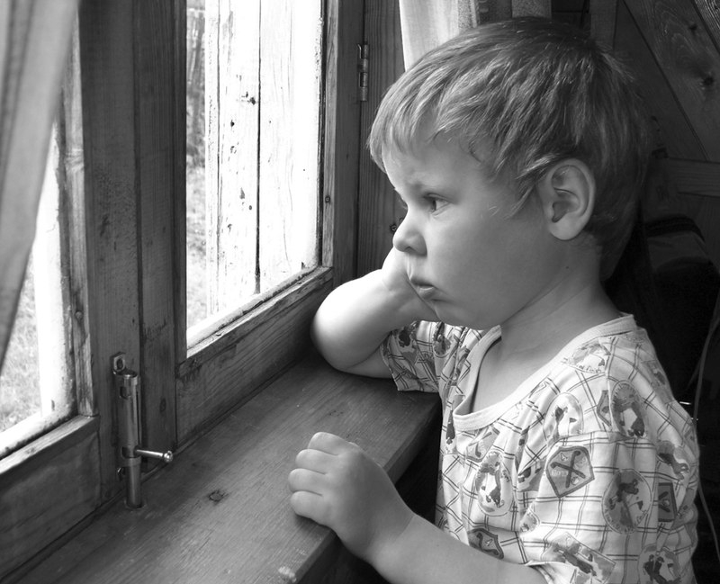 На Николаевщине мать оставила двух детей без присмотра - 4-летний малыш ушёл гулять