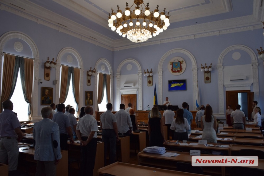 Сессионный зал Николаевского горсовета «дал трещину»?