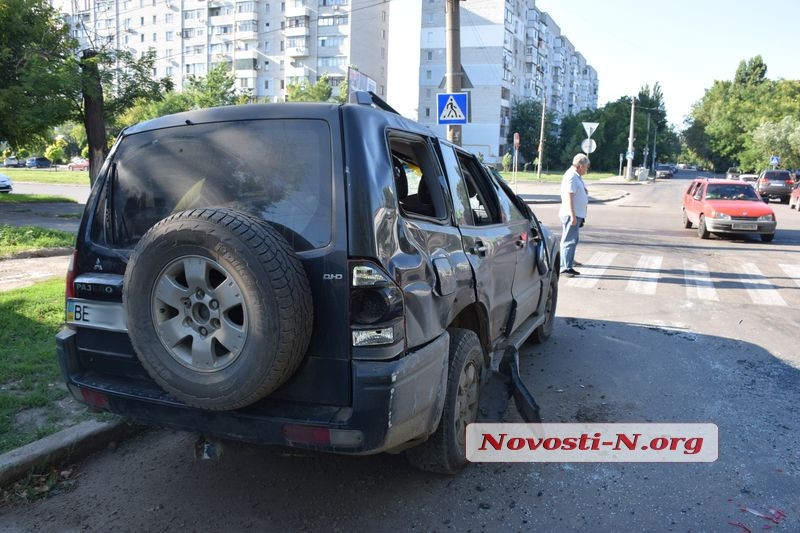 Ð ÐÐ¸ÐºÐ¾Ð»Ð°ÐµÐ²Ðµ ÑÑÐ¾Ð»ÐºÐ½ÑÐ»Ð¸ÑÑ Ð´Ð²Ð° Â«ÐÐ¸ÑÑÐ±Ð¸ÑÐ¸Â» â Ð¾Ð´Ð¸Ð½ Ð¿ÐµÑÐµÐ²ÐµÑÐ½ÑÐ»ÑÑ Ð½Ð° ÐºÑÑÑÑ