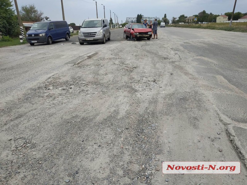 ÐÐ¾Ð´ ÐÐ¸ÐºÐ¾Ð»Ð°ÐµÐ²Ð¾Ð¼ Ð¸Ð·-Ð·Ð° ÑÐ°Ð·Ð±Ð¸ÑÐ¾Ð³Ð¾ Ð¿ÐµÑÐµÐµÐ·Ð´Ð° ÑÑÐ¾Ð»ÐºÐ½ÑÐ»Ð¸ÑÑ ÑÑÐ¸ Ð°Ð²ÑÐ¾Ð¼Ð¾Ð±Ð¸Ð»Ñ