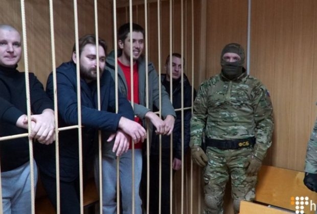 Суд в Москве оставил под арестом шестерых украинских моряков