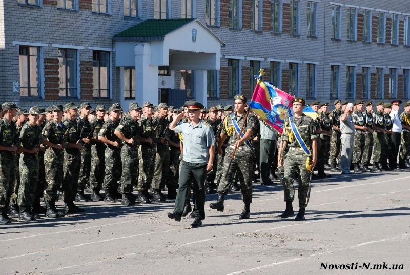 Курсанты военного училища вдвоем отымели пьяную русскую девчонку, онлайн видео