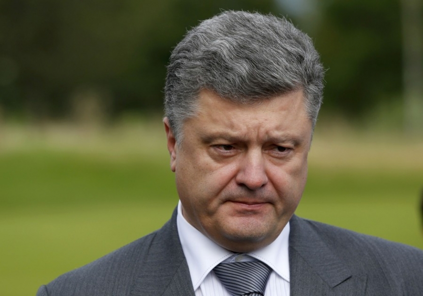 Порошенко обвинили в краже 8 млрд долларов