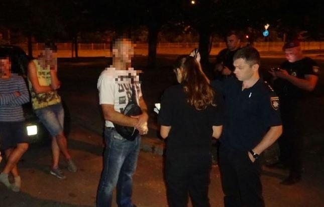 В Киеве мужчина вступился за подростков и получил за это пулю