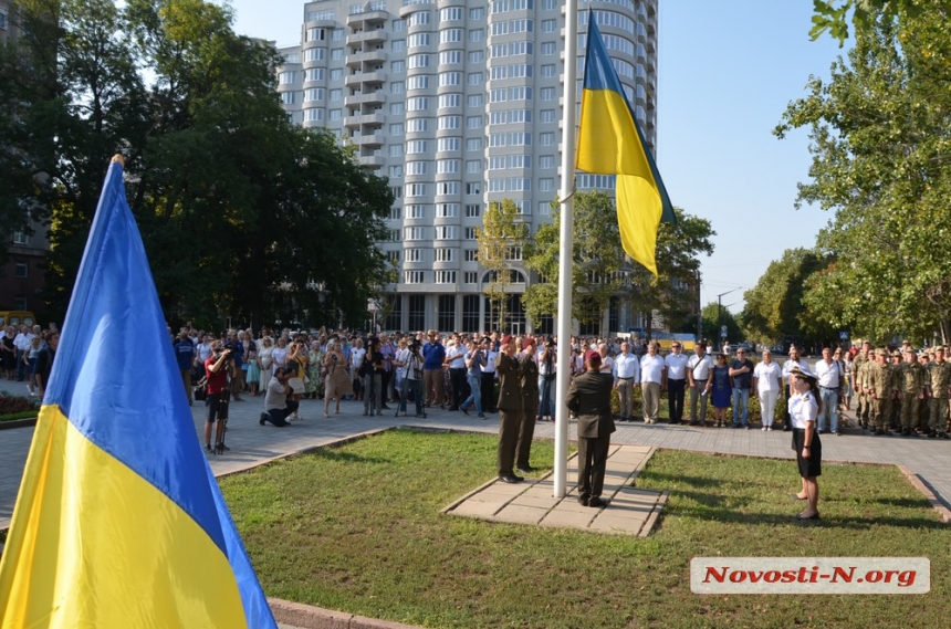 Ð ÐÐ¸ÐºÐ¾Ð»Ð°ÐµÐ²Ðµ ÑÐ¾ÑÐ¶ÐµÑÑÐ²ÐµÐ½Ð½Ð¾ Ð¿Ð¾Ð´Ð½ÑÐ»Ð¸ Ð³Ð¾ÑÑÐ´Ð°ÑÑÑÐ²ÐµÐ½Ð½ÑÐ¹ ÑÐ»Ð°Ð³ Ð£ÐºÑÐ°Ð¸Ð½Ñ