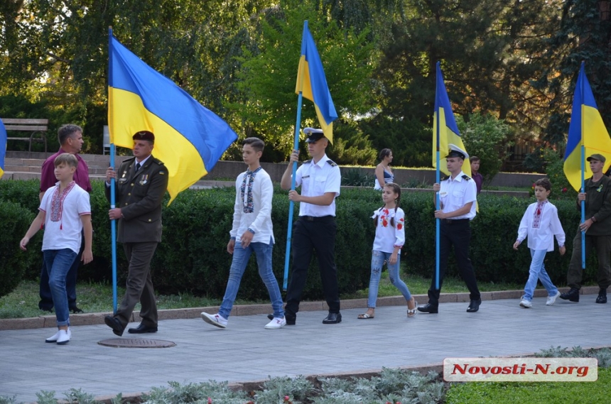 Ð ÐÐ¸ÐºÐ¾Ð»Ð°ÐµÐ²Ðµ ÑÐ¾ÑÐ¶ÐµÑÑÐ²ÐµÐ½Ð½Ð¾ Ð¿Ð¾Ð´Ð½ÑÐ»Ð¸ Ð³Ð¾ÑÑÐ´Ð°ÑÑÑÐ²ÐµÐ½Ð½ÑÐ¹ ÑÐ»Ð°Ð³ Ð£ÐºÑÐ°Ð¸Ð½Ñ