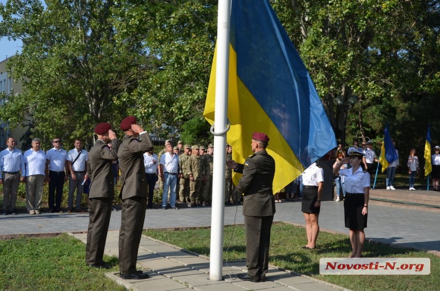 Ð ÐÐ¸ÐºÐ¾Ð»Ð°ÐµÐ²Ðµ ÑÐ¾ÑÐ¶ÐµÑÑÐ²ÐµÐ½Ð½Ð¾ Ð¿Ð¾Ð´Ð½ÑÐ»Ð¸ Ð³Ð¾ÑÑÐ´Ð°ÑÑÑÐ²ÐµÐ½Ð½ÑÐ¹ ÑÐ»Ð°Ð³ Ð£ÐºÑÐ°Ð¸Ð½Ñ