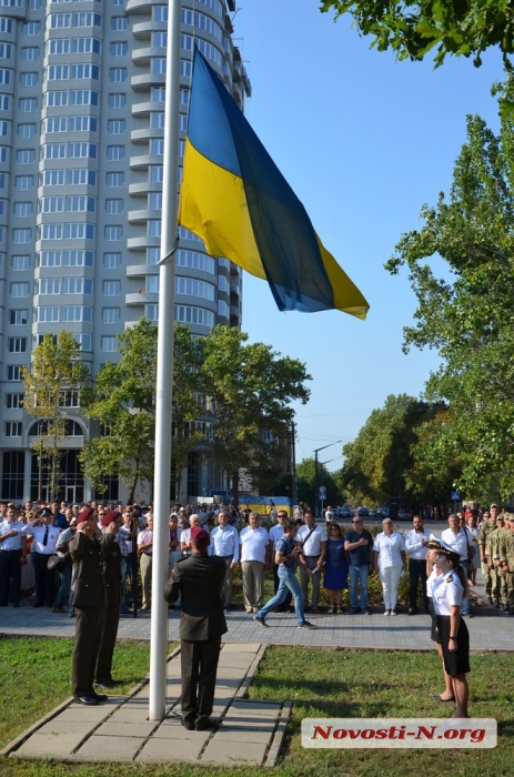 Ð ÐÐ¸ÐºÐ¾Ð»Ð°ÐµÐ²Ðµ ÑÐ¾ÑÐ¶ÐµÑÑÐ²ÐµÐ½Ð½Ð¾ Ð¿Ð¾Ð´Ð½ÑÐ»Ð¸ Ð³Ð¾ÑÑÐ´Ð°ÑÑÑÐ²ÐµÐ½Ð½ÑÐ¹ ÑÐ»Ð°Ð³ Ð£ÐºÑÐ°Ð¸Ð½Ñ