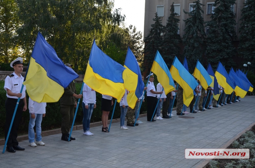 Ð ÐÐ¸ÐºÐ¾Ð»Ð°ÐµÐ²Ðµ ÑÐ¾ÑÐ¶ÐµÑÑÐ²ÐµÐ½Ð½Ð¾ Ð¿Ð¾Ð´Ð½ÑÐ»Ð¸ Ð³Ð¾ÑÑÐ´Ð°ÑÑÑÐ²ÐµÐ½Ð½ÑÐ¹ ÑÐ»Ð°Ð³ Ð£ÐºÑÐ°Ð¸Ð½Ñ