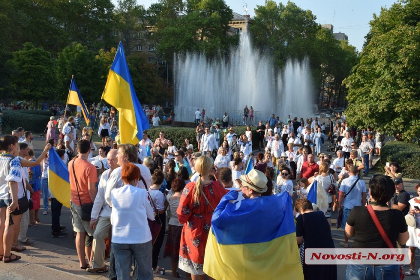 Праздничное шествие, марш вышиванок и концерт — как в Николаеве День независимости отмечали. ФОТОРЕПОРТАЖ