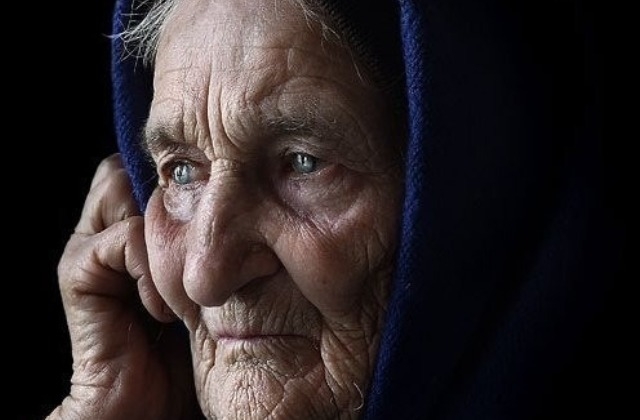 В России хотят пристраивать одиноких стариков в семьи