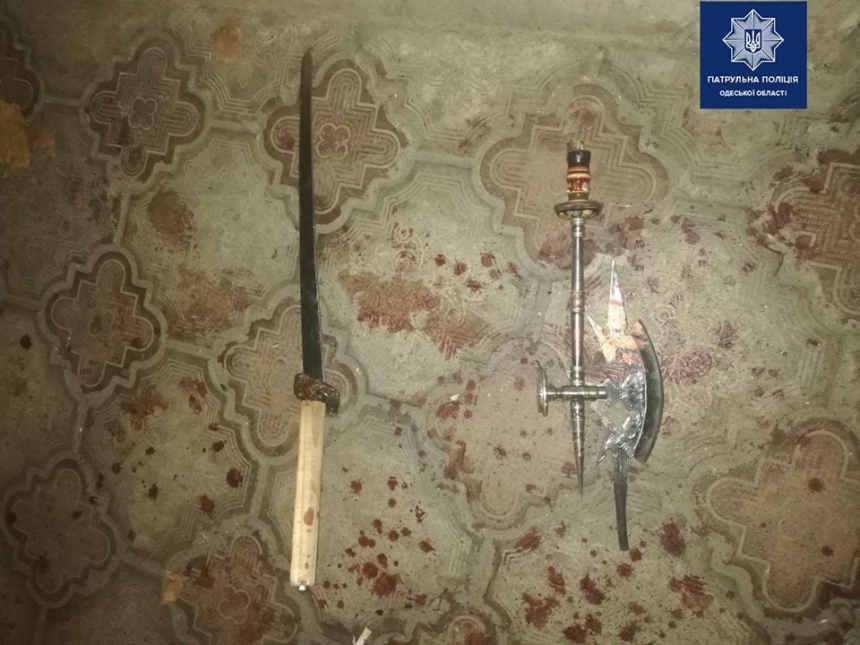 В Одессе пьяный охранник санатория мечом отбивался от хулиганов