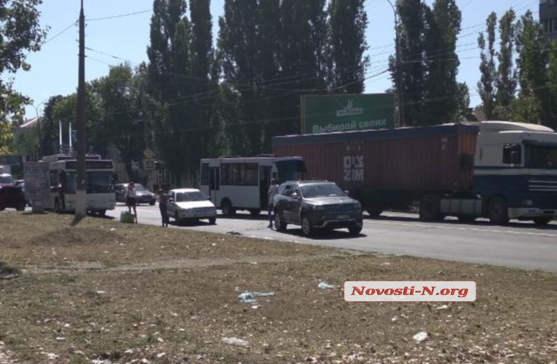 Ð ÐÐ¸ÐºÐ¾Ð»Ð°ÐµÐ²Ðµ ÑÑÐ¾Ð»ÐºÐ½ÑÐ»Ð¸ÑÑ Jeep Ð¸ Ð¼Ð°ÑÑÑÑÑÐºÐ°