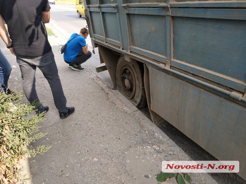 Ð ÐÐ¸ÐºÐ¾Ð»Ð°ÐµÐ²Ðµ Ð¾ÑÐ²Ð°Ð»Ð¸Ð²ÑÐµÐµÑÑ Ð¾Ñ ÐÐ°Ð¼ÐÐÐ° ÐºÐ¾Ð»ÐµÑÐ¾ ÑÑÐ¶ÐµÐ»Ð¾ ÑÑÐ°Ð²Ð¼Ð¸ÑÐ¾Ð²Ð°Ð»Ð¾ Ð¿ÐµÐ½ÑÐ¸Ð¾Ð½ÐµÑÐ°