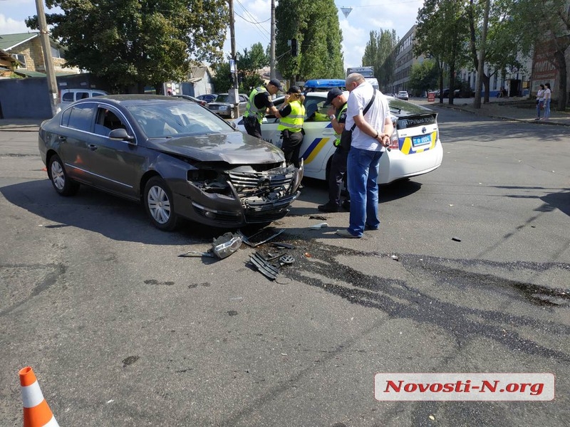 Ð ÑÐµÐ½ÑÑÐµ ÐÐ¸ÐºÐ¾Ð»Ð°ÐµÐ²Ð° Ð¸Ð·-Ð·Ð° Ð½ÐµÑÐ°Ð±Ð¾ÑÐ°ÑÑÐµÐ³Ð¾ ÑÐ²ÐµÑÐ¾ÑÐ¾ÑÐ° ÑÑÐ¾Ð»ÐºÐ½ÑÐ»Ð¸ÑÑ Audi Ð¸ Volkswagen