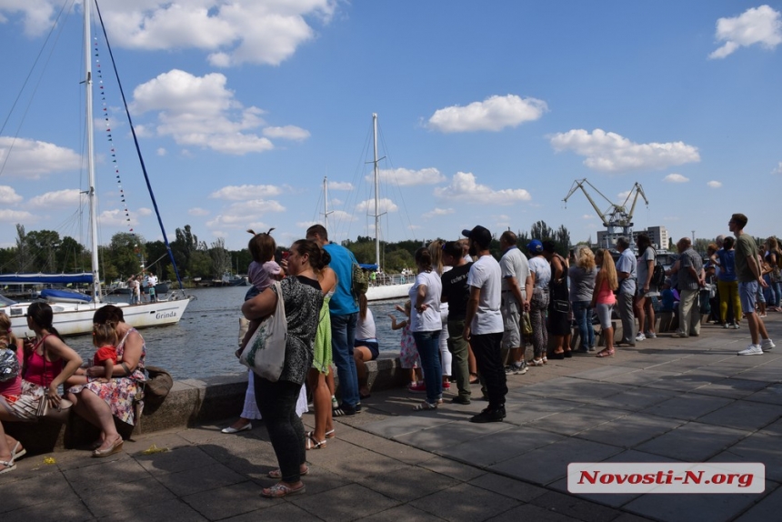 В Николаеве развели мосты для прохождения яхт. ФОТО, ВИДЕО