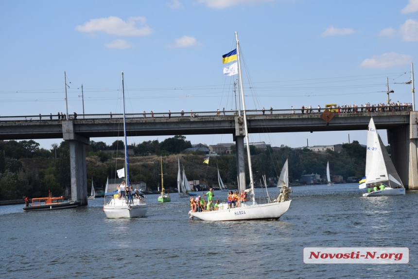 В Николаеве развели мосты для прохождения яхт. ФОТО, ВИДЕО