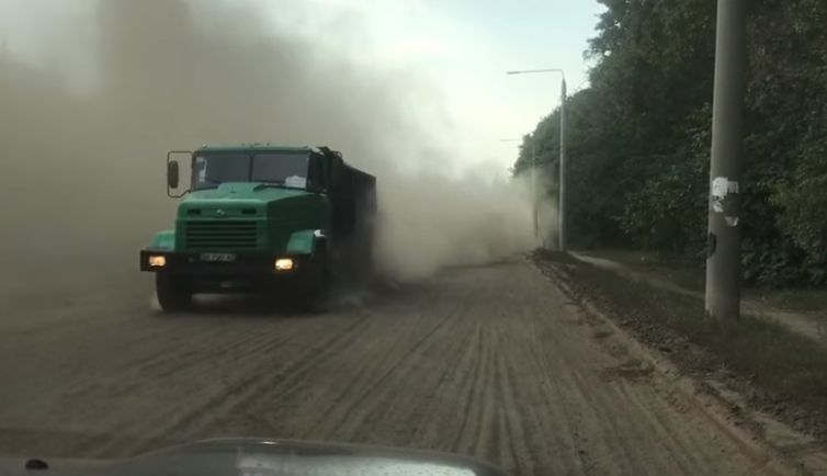 На ул. Турбинной и Новозаводской в Николаеве после «ремонта» пылевая буря. ВИДЕО