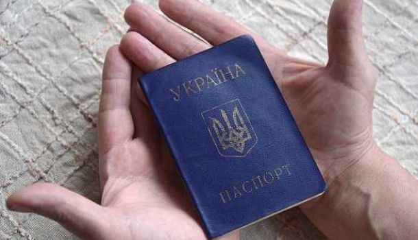 Напавший с удавкой на продавца меда в Николаеве обронил документы, убегая с места преступления
