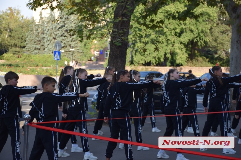 В Николаеве торжественно открыли первый в городе 3D рисунок на асфальте