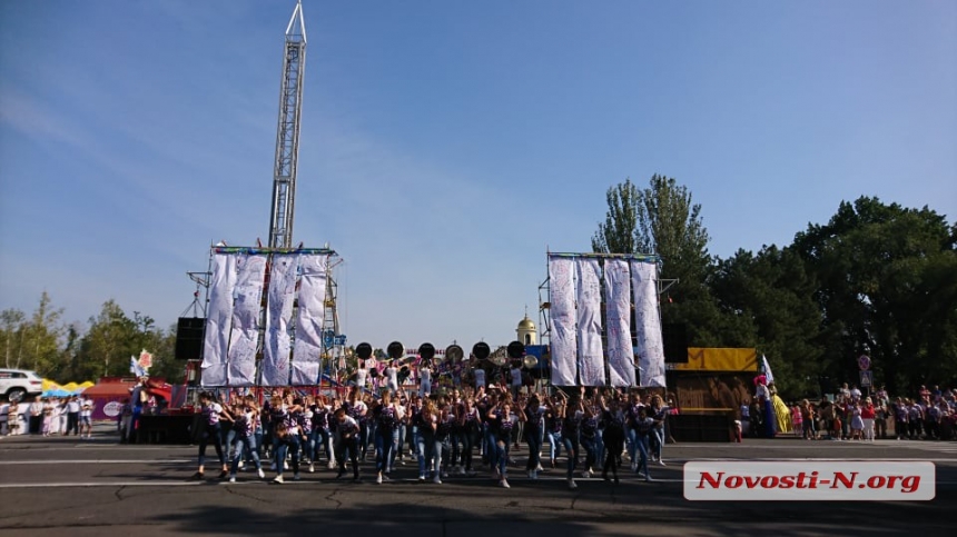 Ð ÐÐ¸ÐºÐ¾Ð»Ð°ÐµÐ²Ðµ Ð½Ð°ÑÐ°Ð»Ð¾ÑÑ ÑÐ¾ÑÐ¶ÐµÑÑÐ²ÐµÐ½Ð½Ð¾Ðµ Ð¾ÑÐºÑÑÑÐ¸Ðµ Ð¿ÑÐ°Ð·Ð´Ð½Ð¾Ð²Ð°Ð½Ð¸Ñ ÐÐ½Ñ Ð³Ð¾ÑÐ¾Ð´Ð°. ÐÐÐÐÐÐÐ¯ÐÐ¢Ð¡Ð¯